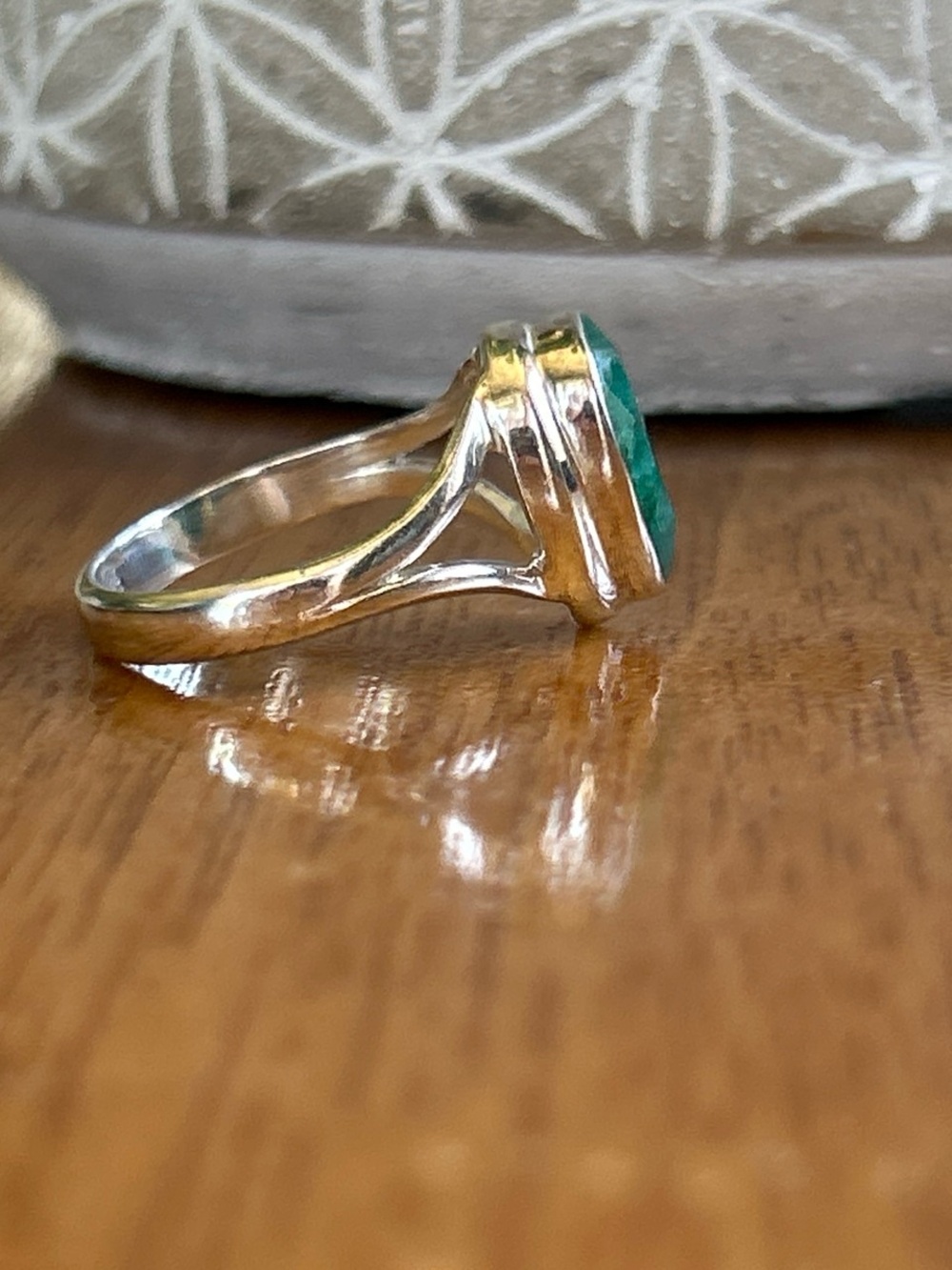Sterling Silver and Genuine Teardrop Emerald Gemstone Ring - Picture 4 of 7